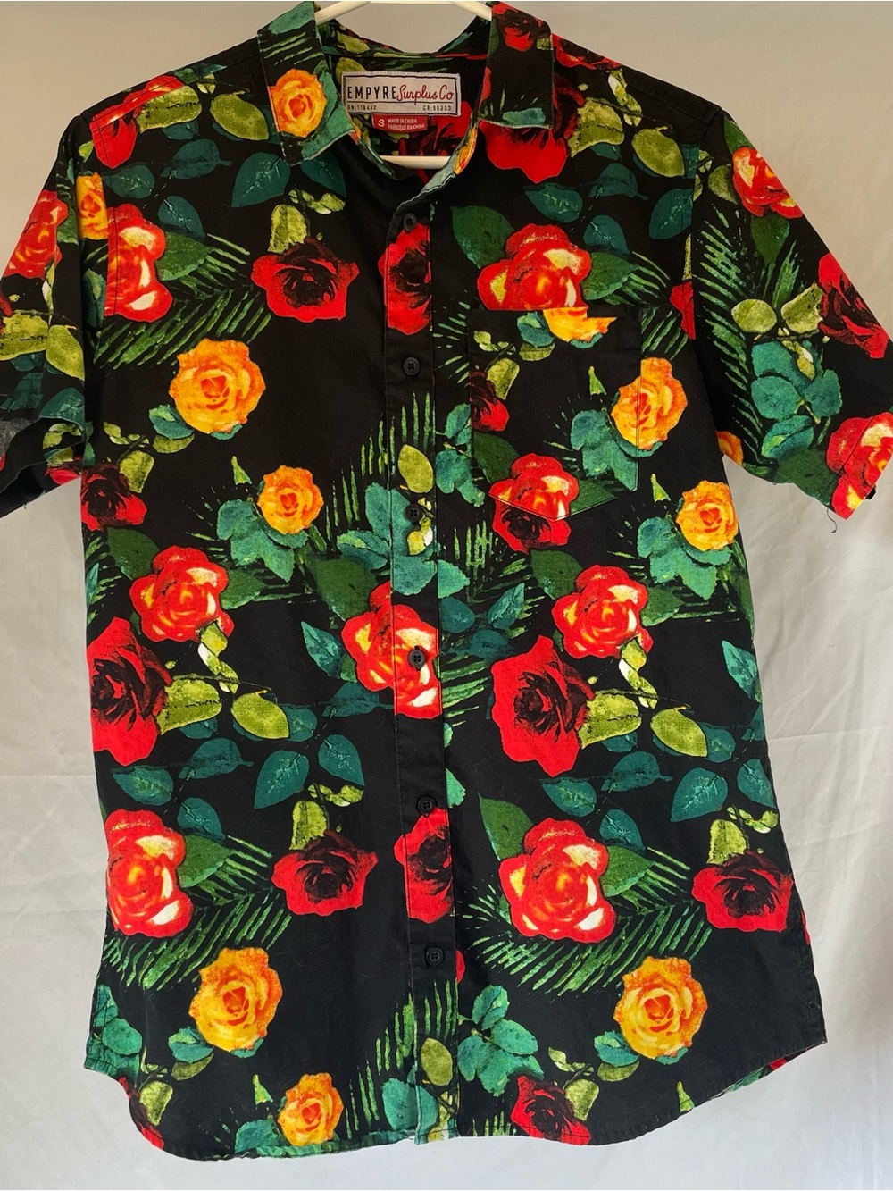 2018 Empyre Men's Black Floral Short-Sleeve Button-Up Shirt. Size Small